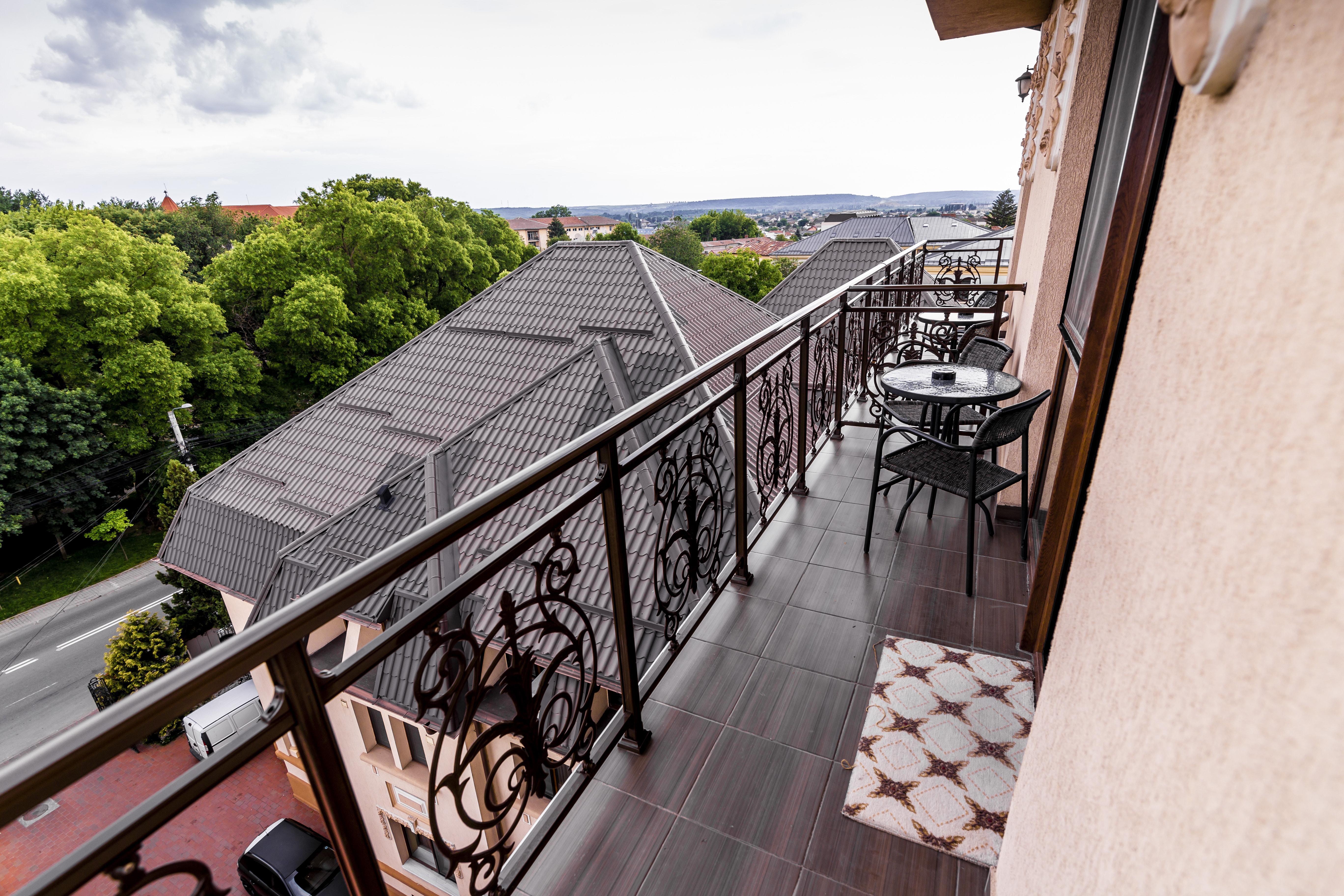 Hotel Golden House Craiova Exterior photo