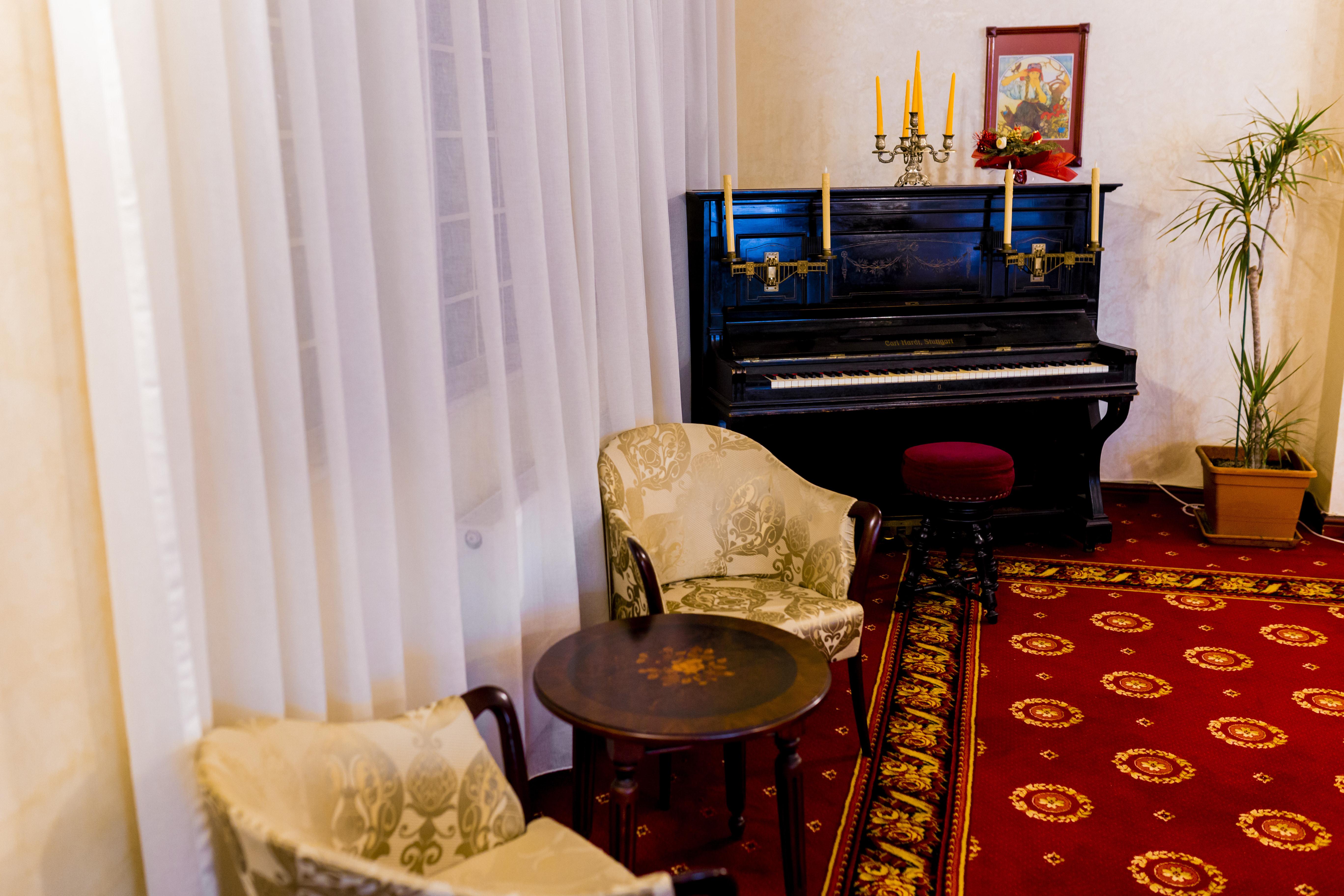 Hotel Golden House Craiova Exterior photo
